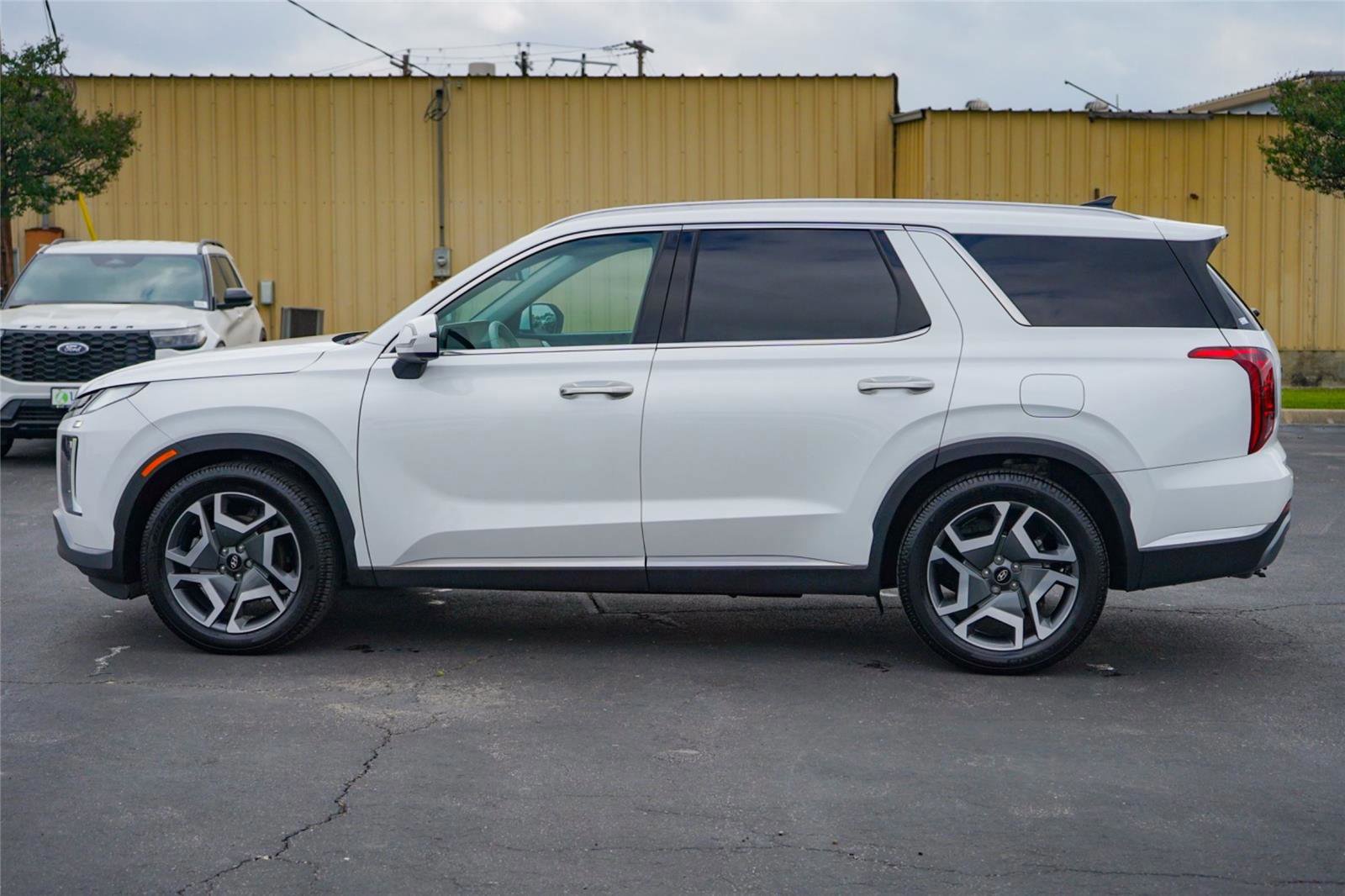 Used 2023 Hyundai Palisade Limited FWD image 5