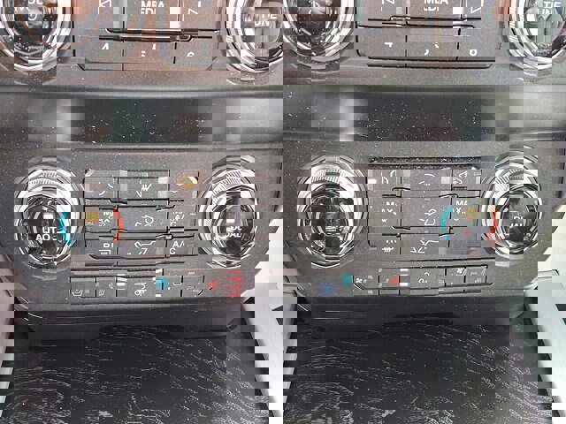 Certified 2019 Ford F150 Platinum w/ Equipment Group 701A Luxury image 14