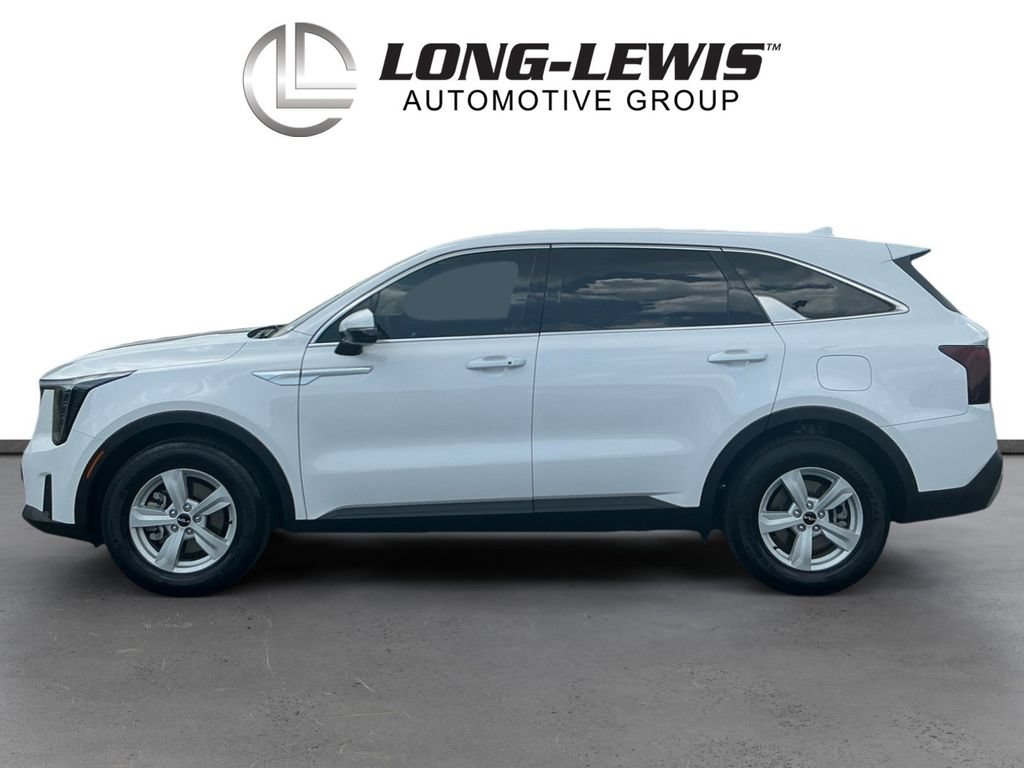 Used 2025 Kia Sorento LX FWD image 2