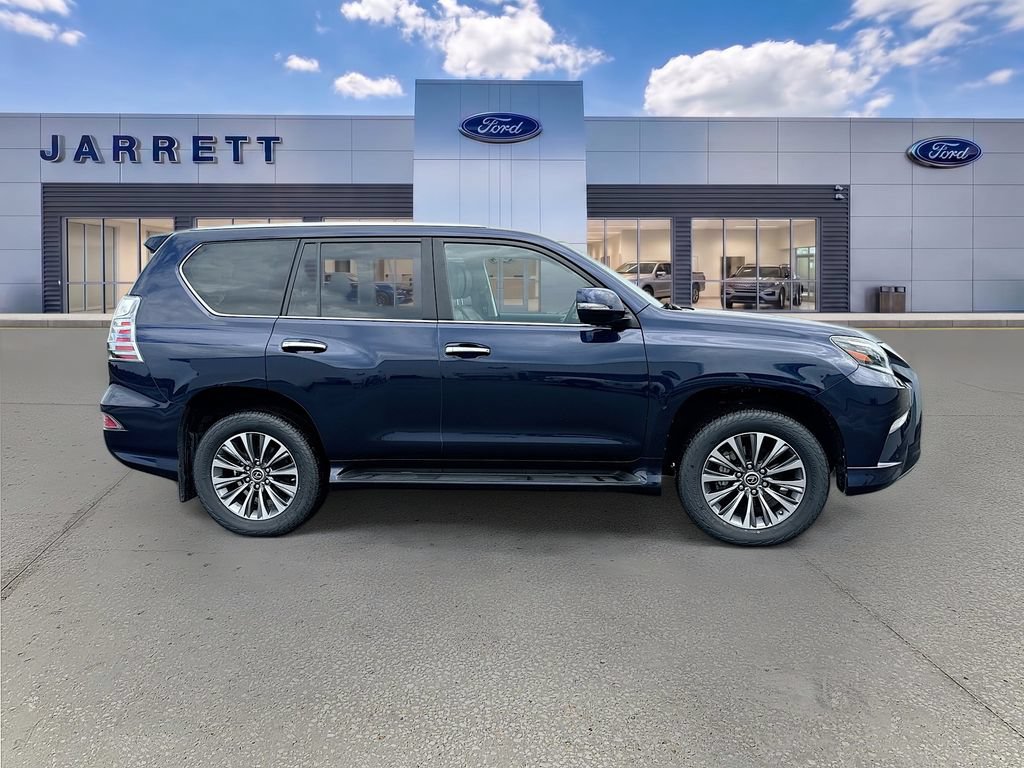 Used 2023 Lexus GX 460 Luxury w/ Accessory Package AWD/4WD image 8