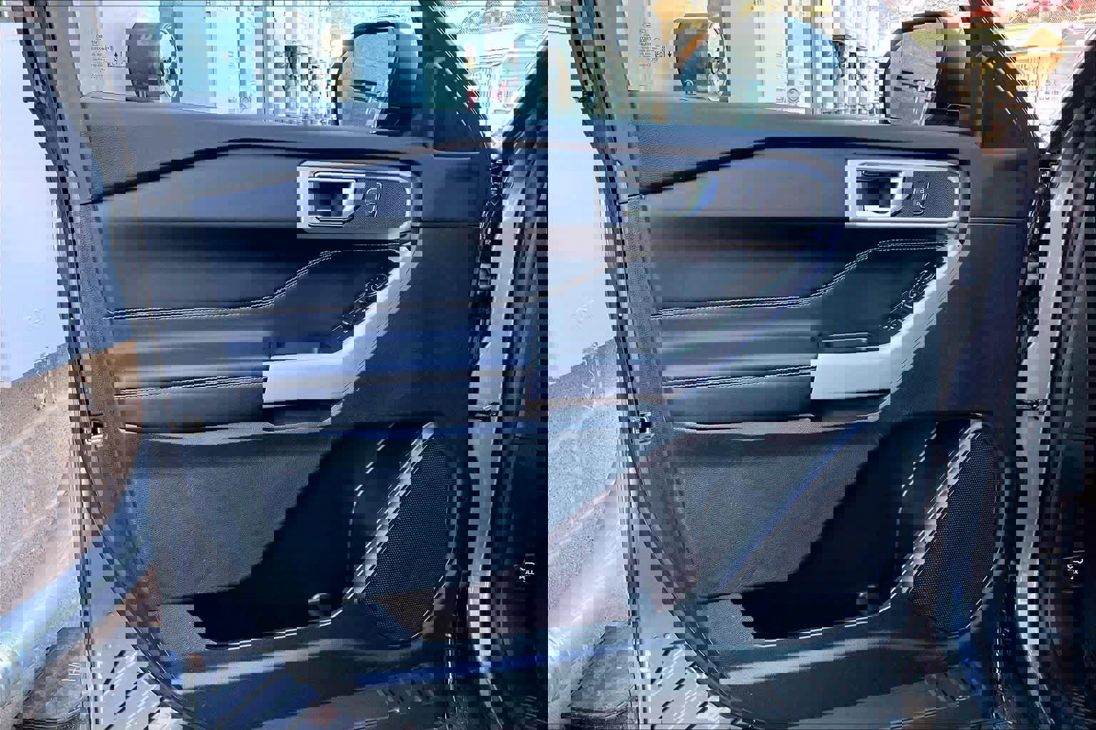 Certified 2024 Ford Explorer XLT image 25