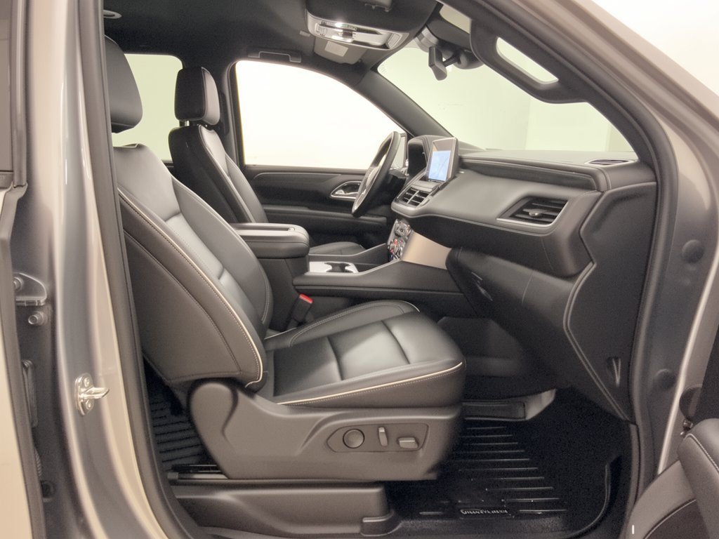 Used 2023 GMC Yukon SLT w/ SLT Luxury Package RWD image 30