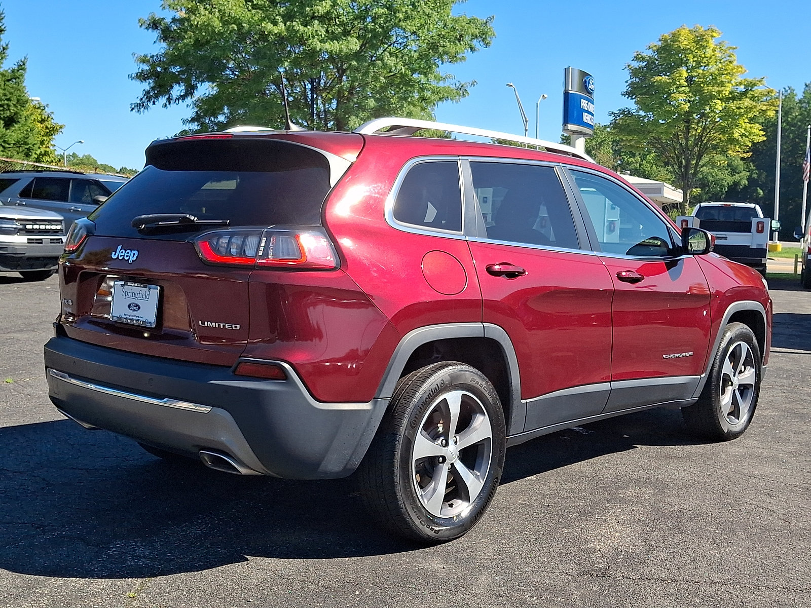 Used 2019 Jeep Cherokee Limited AWD/4WD image 6