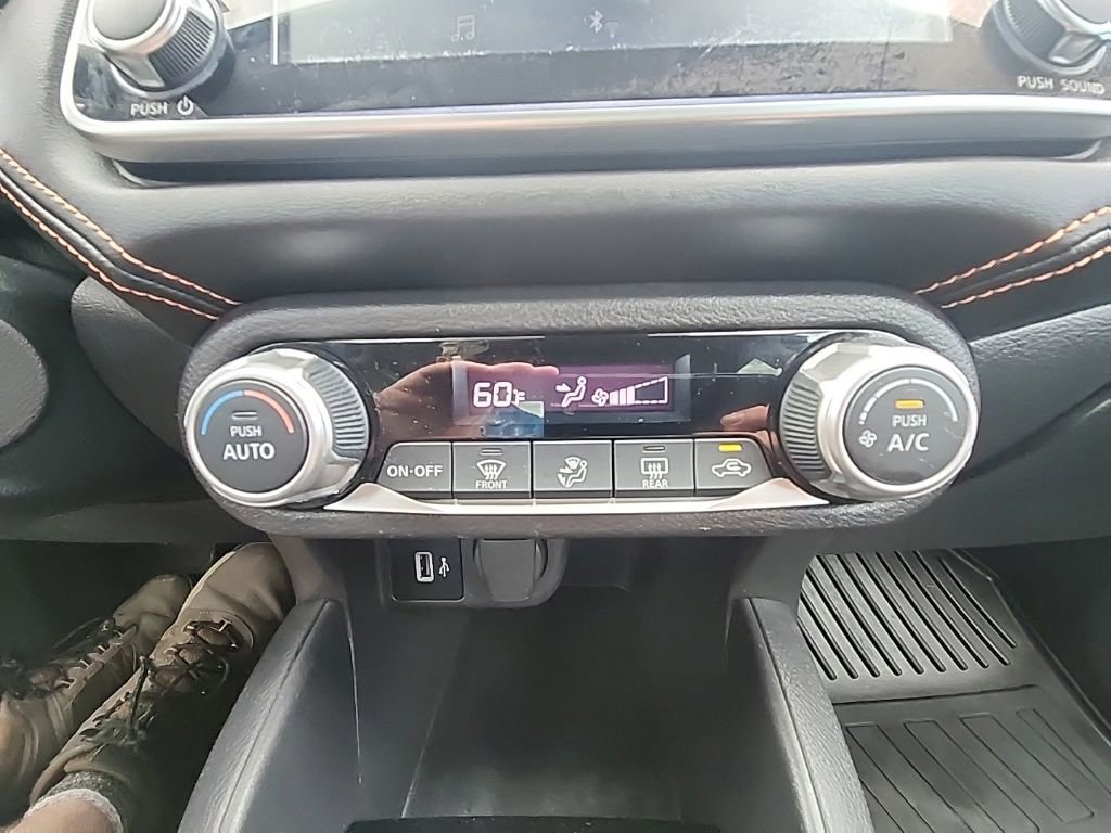Used 2022 Nissan Versa SR FWD image 17