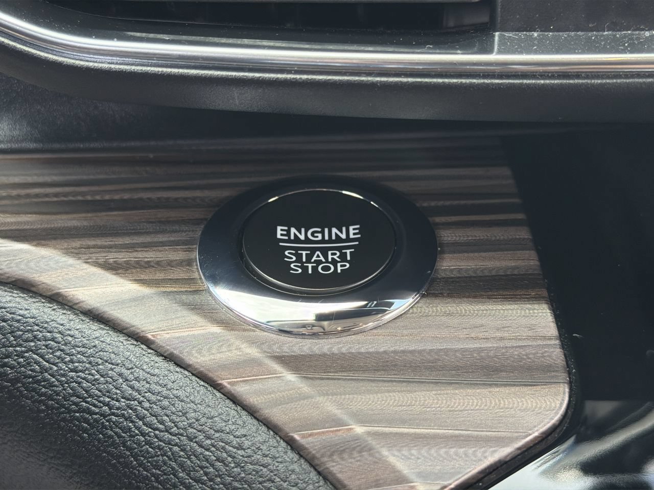 Certified 2023 Ford Explorer Limited w/ Limited Technology Package RWD image 33