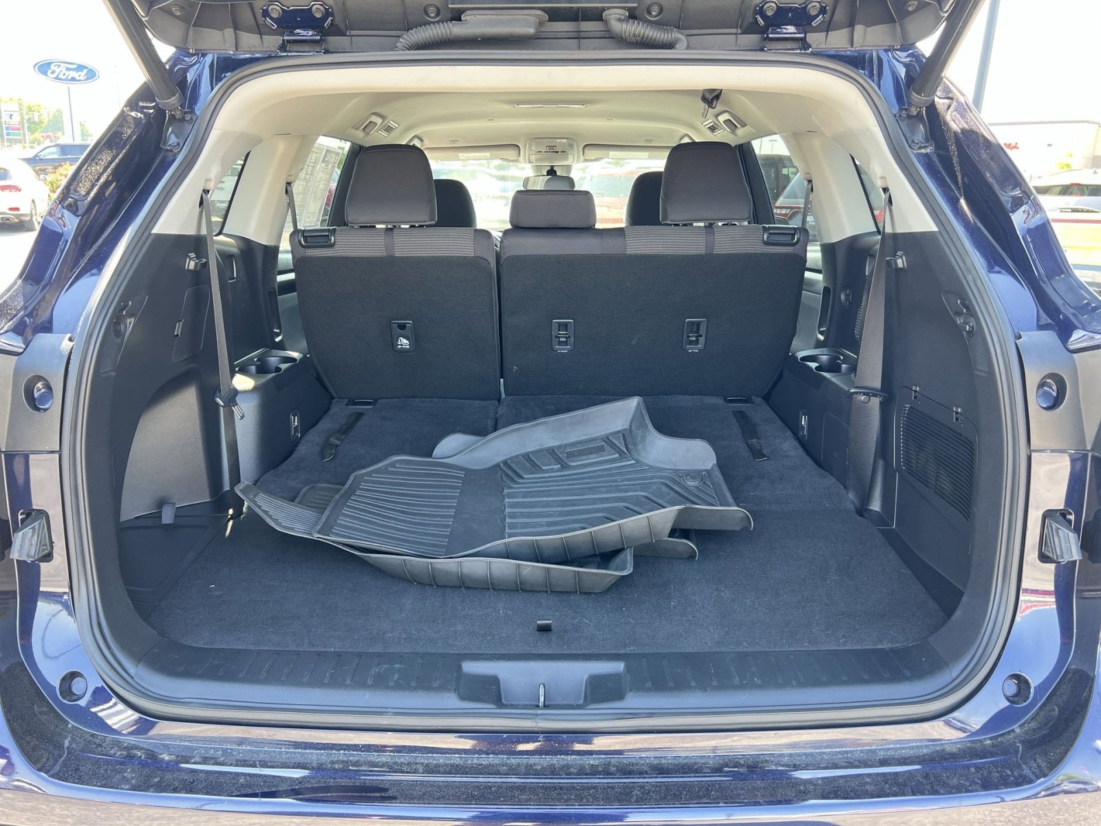 Used 2023 Toyota Highlander LE FWD image 33