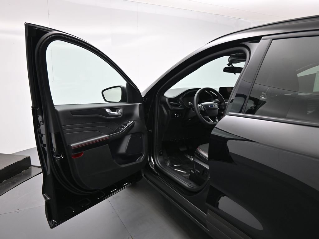Certified 2025 Ford Escape ST-Line image 9