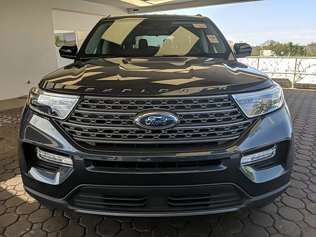 Certified 2023 Ford Explorer XLT w/ Equipment Group 202A AWD/4WD image 2
