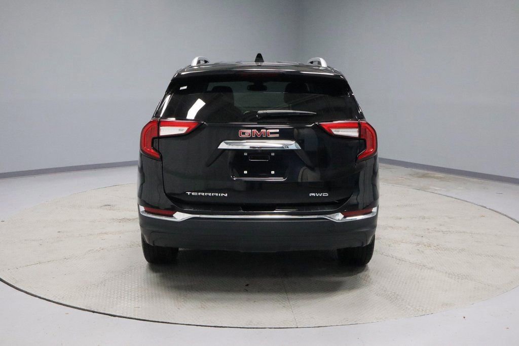 Used 2024 GMC Terrain SLT image 4