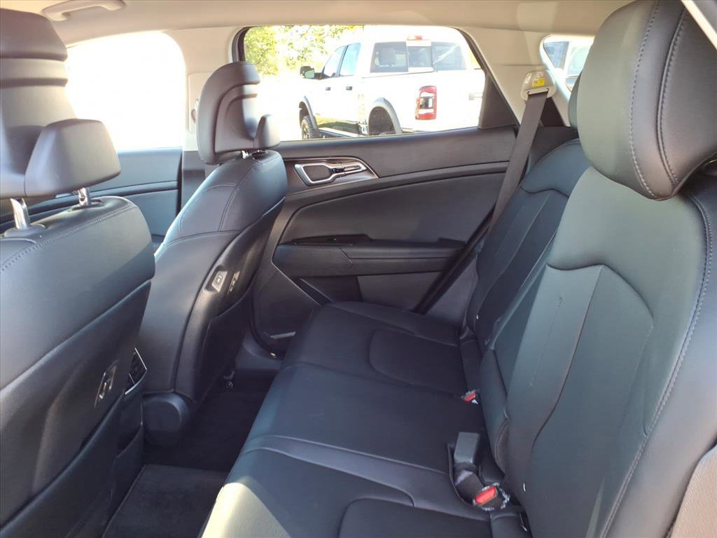 Used 2025 Kia Sportage EX image 13