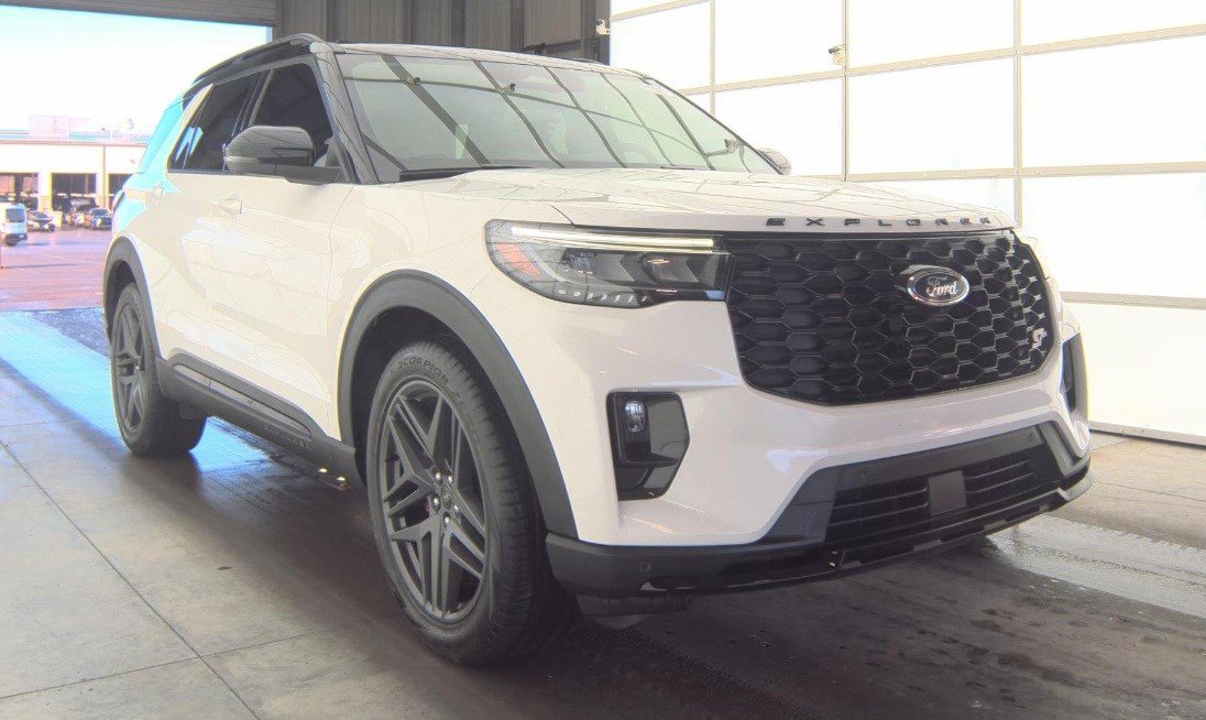 Certified 2025 Ford Explorer ST image 6