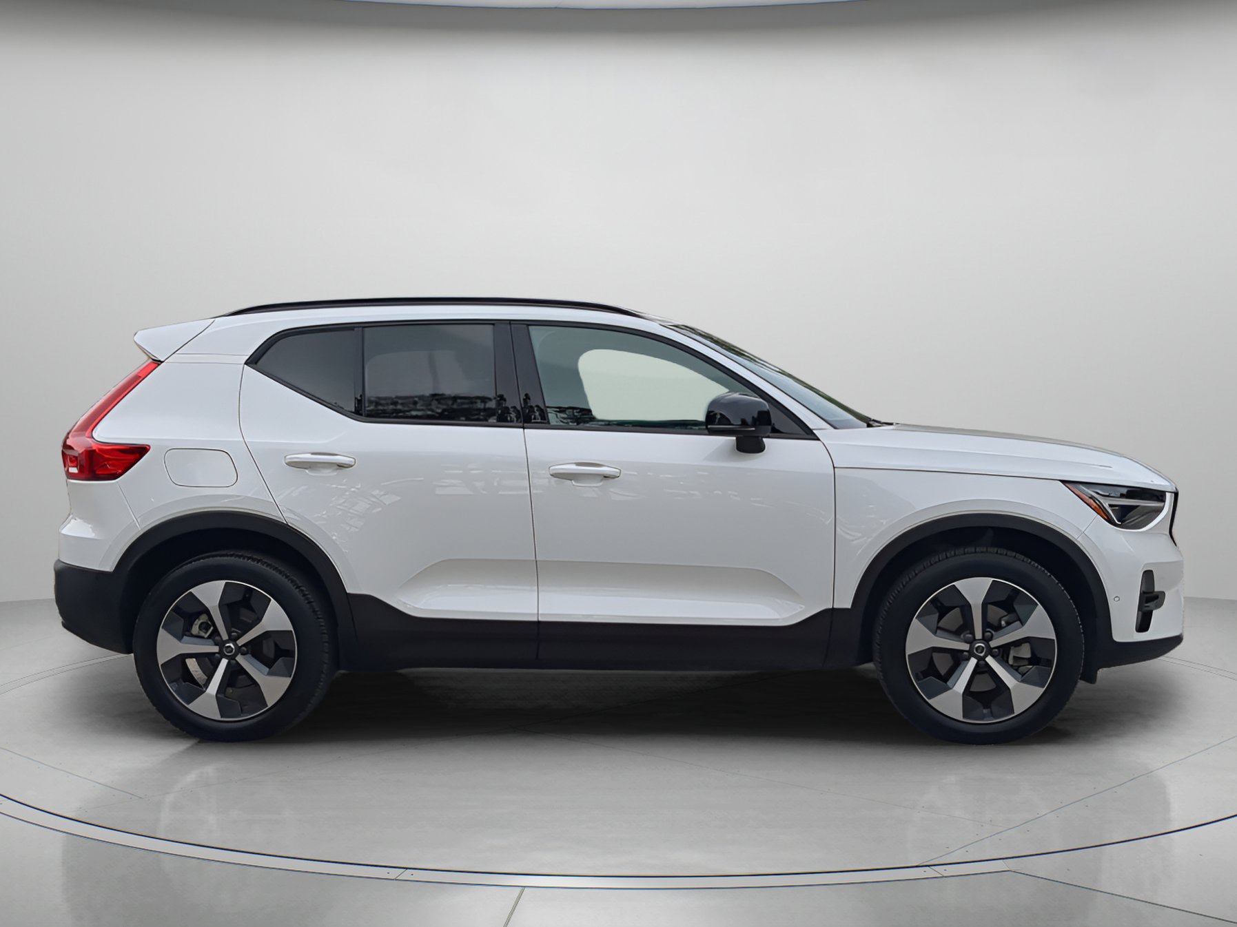 Used 2026 Volvo XC40 B5 Plus AWD/4WD image 39