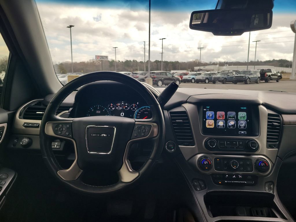 Used 2020 GMC Yukon Denali w/ Denali Premium Package image 26