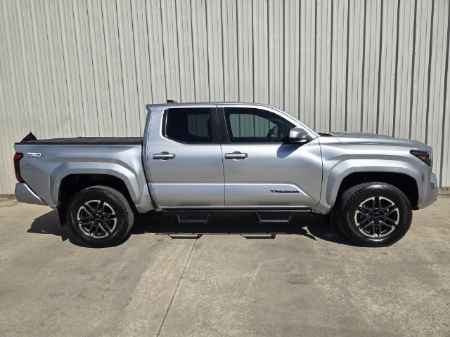 Used 2024 Toyota Tacoma TRD Sport AWD/4WD image 5
