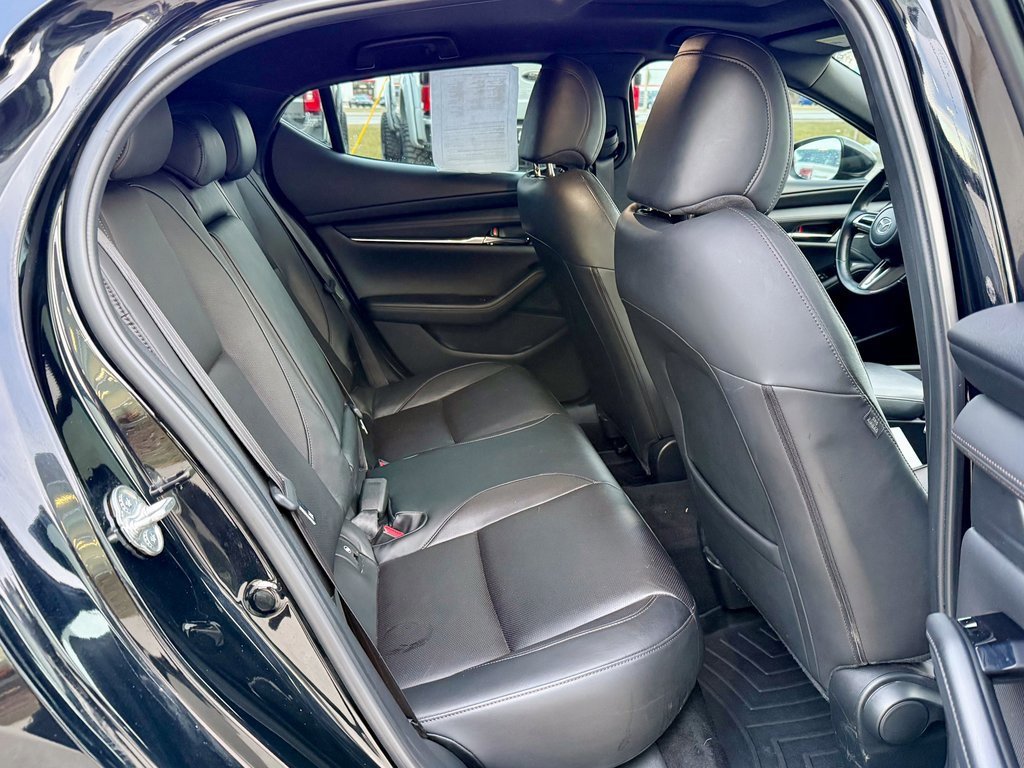 Used 2020 MAZDA MAZDA3 Premium image 18