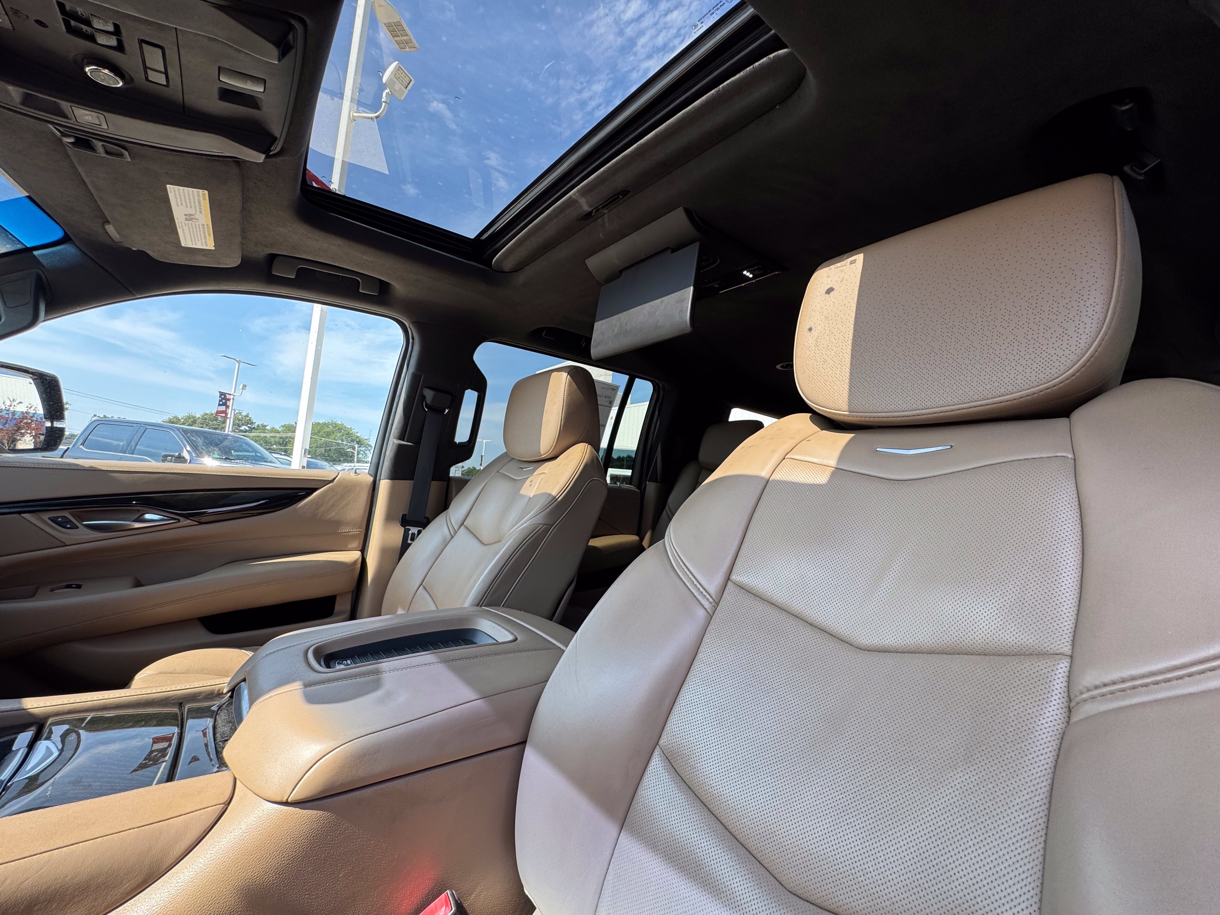 Used 2018 Cadillac Escalade ESV Platinum AWD/4WD image 37