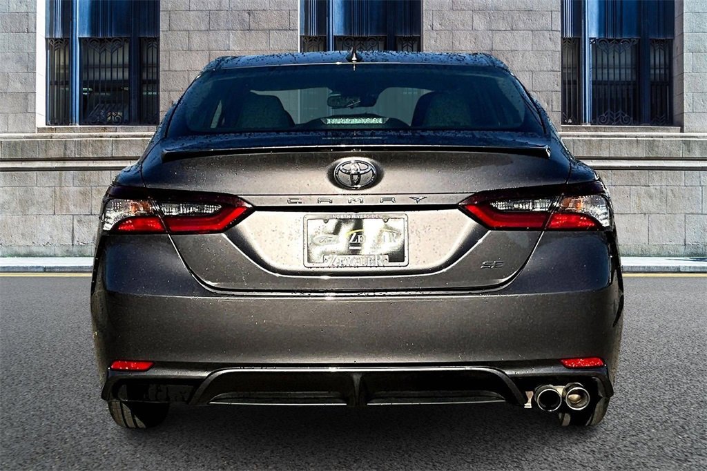 Used 2023 Toyota Camry SE image 4