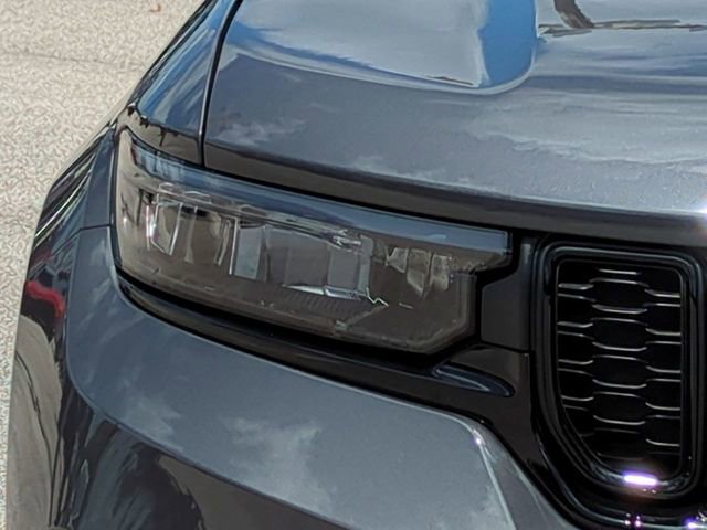 Used 2025 Jeep Grand Cherokee Limited w/ Black Appearance Package AWD/4WD image 10