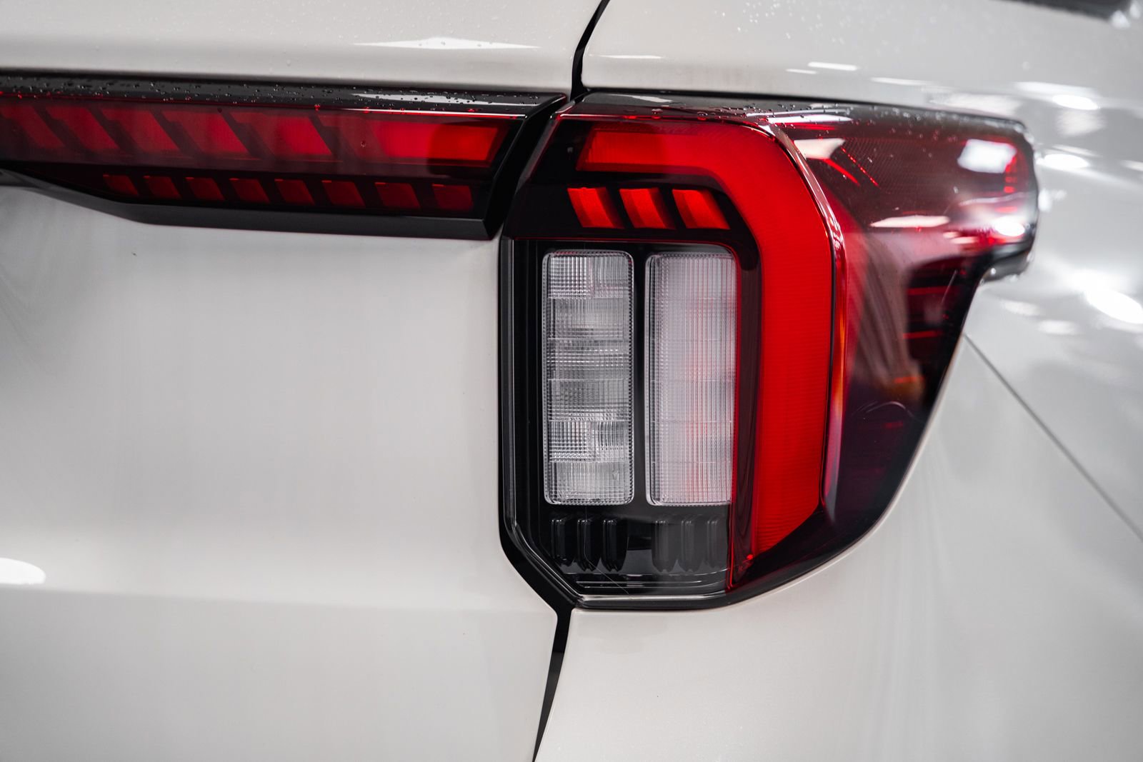 Certified 2025 Ford Explorer ST w/ Sun And Sound Package AWD/4WD image 9