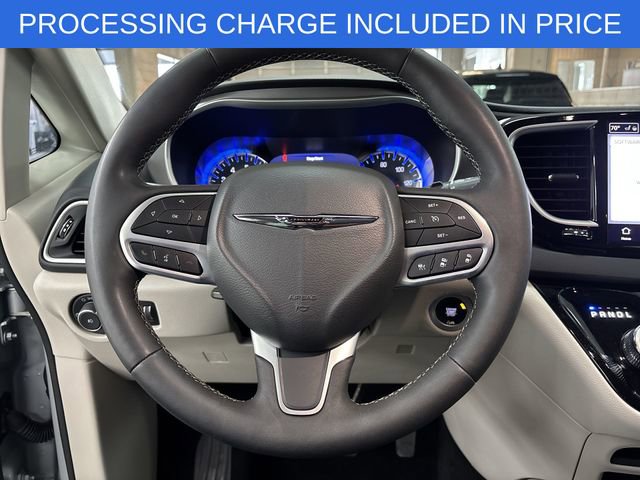 Used 2023 Chrysler Pacifica Touring-L FWD image 6