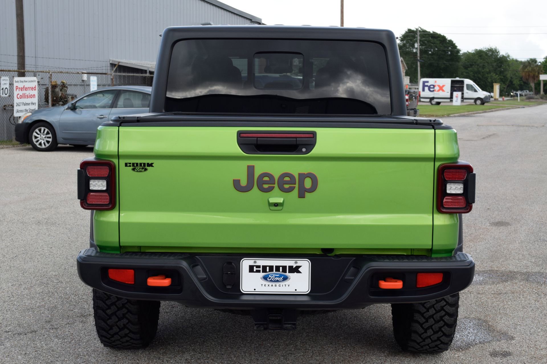Used 2025 Jeep Gladiator Mojave w/ Convenience Group AWD/4WD image 5