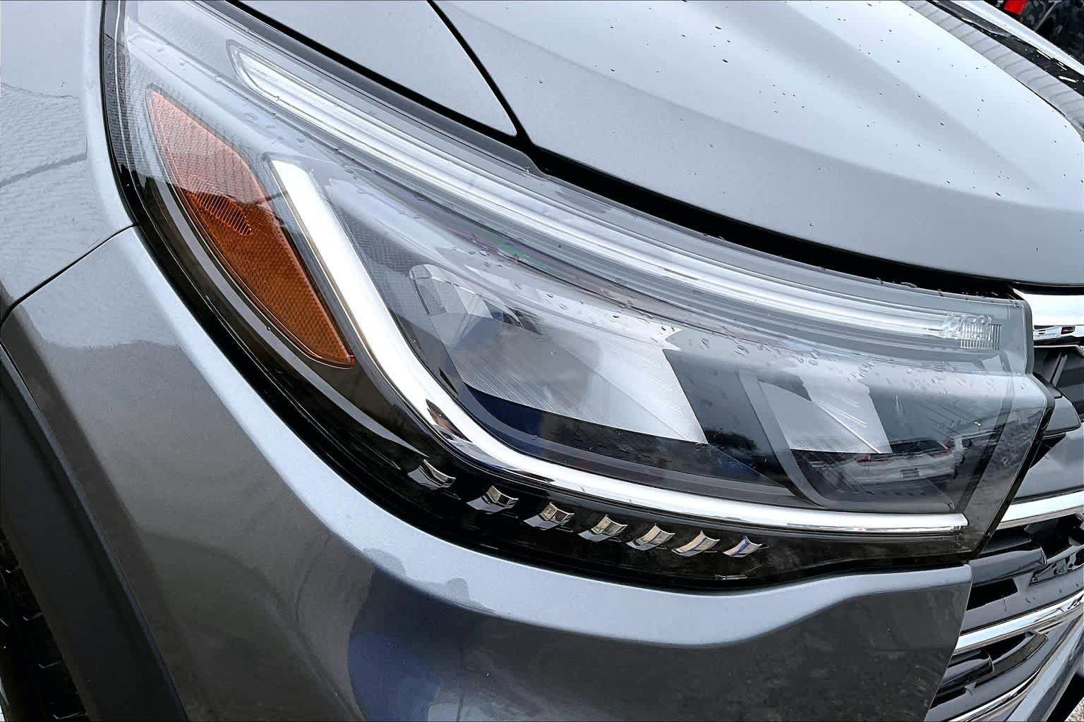 Certified 2025 Ford Explorer Active w/ Active Comfort Package RWD image 27