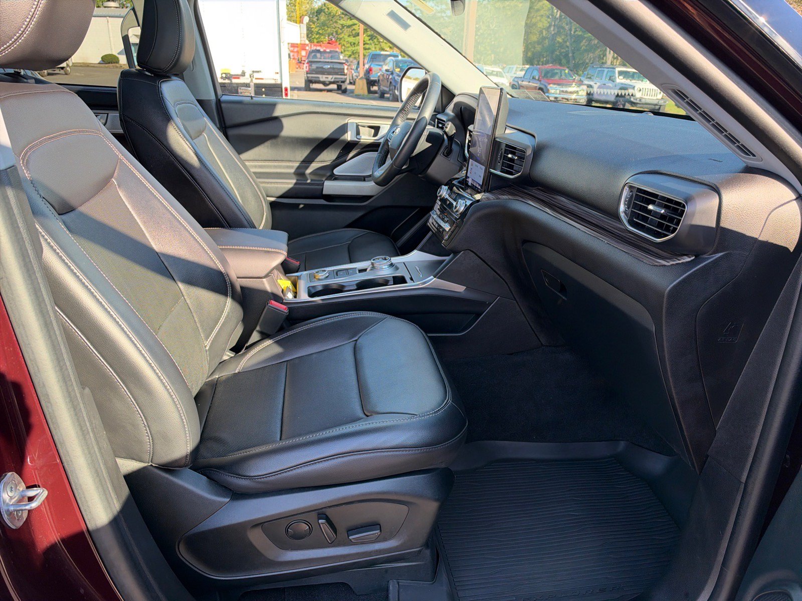 Certified 2023 Ford Explorer Limited w/ Limited Technology Package AWD/4WD image 21
