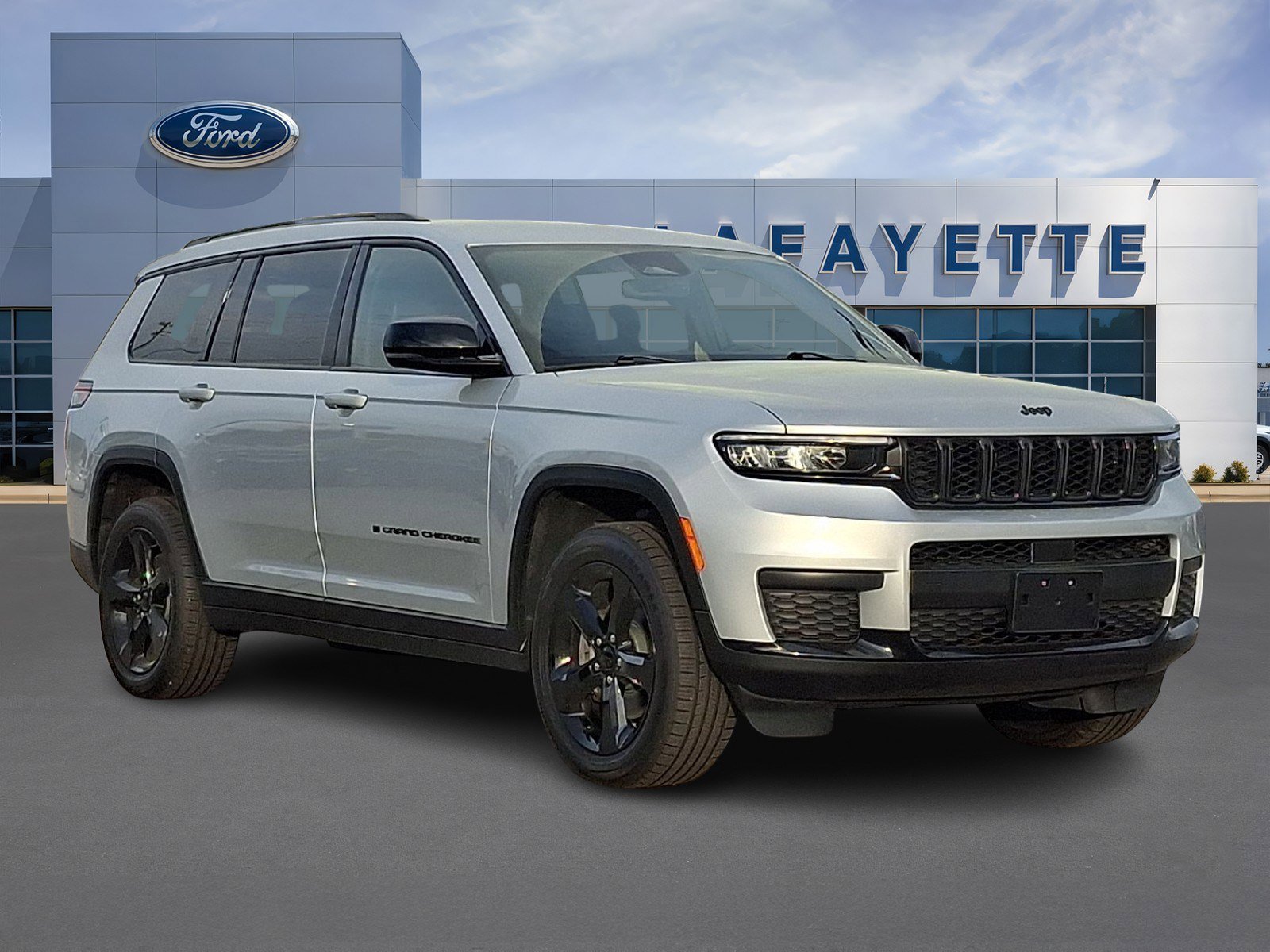 Used 2023 Jeep Grand Cherokee L Laredo image 1