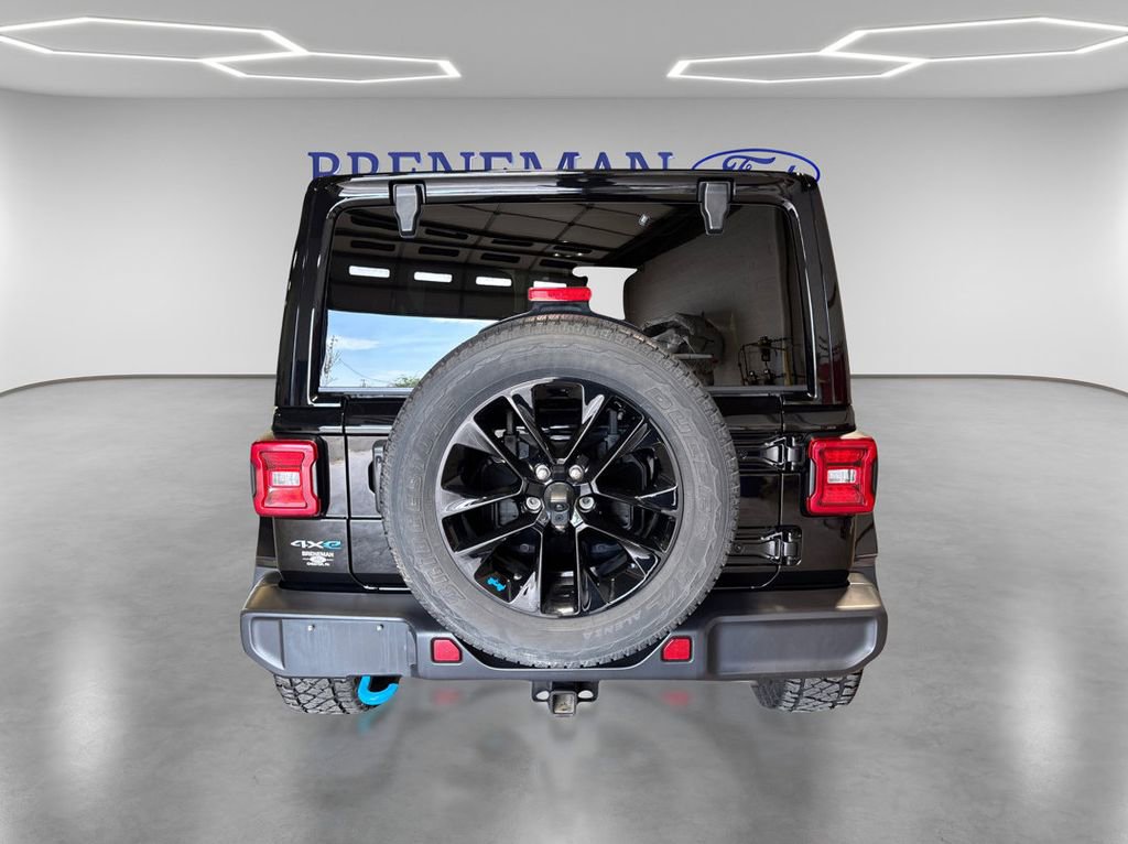 Used 2022 Jeep Wrangler Unlimited Sahara w/ Cold Weather Group AWD/4WD image 6