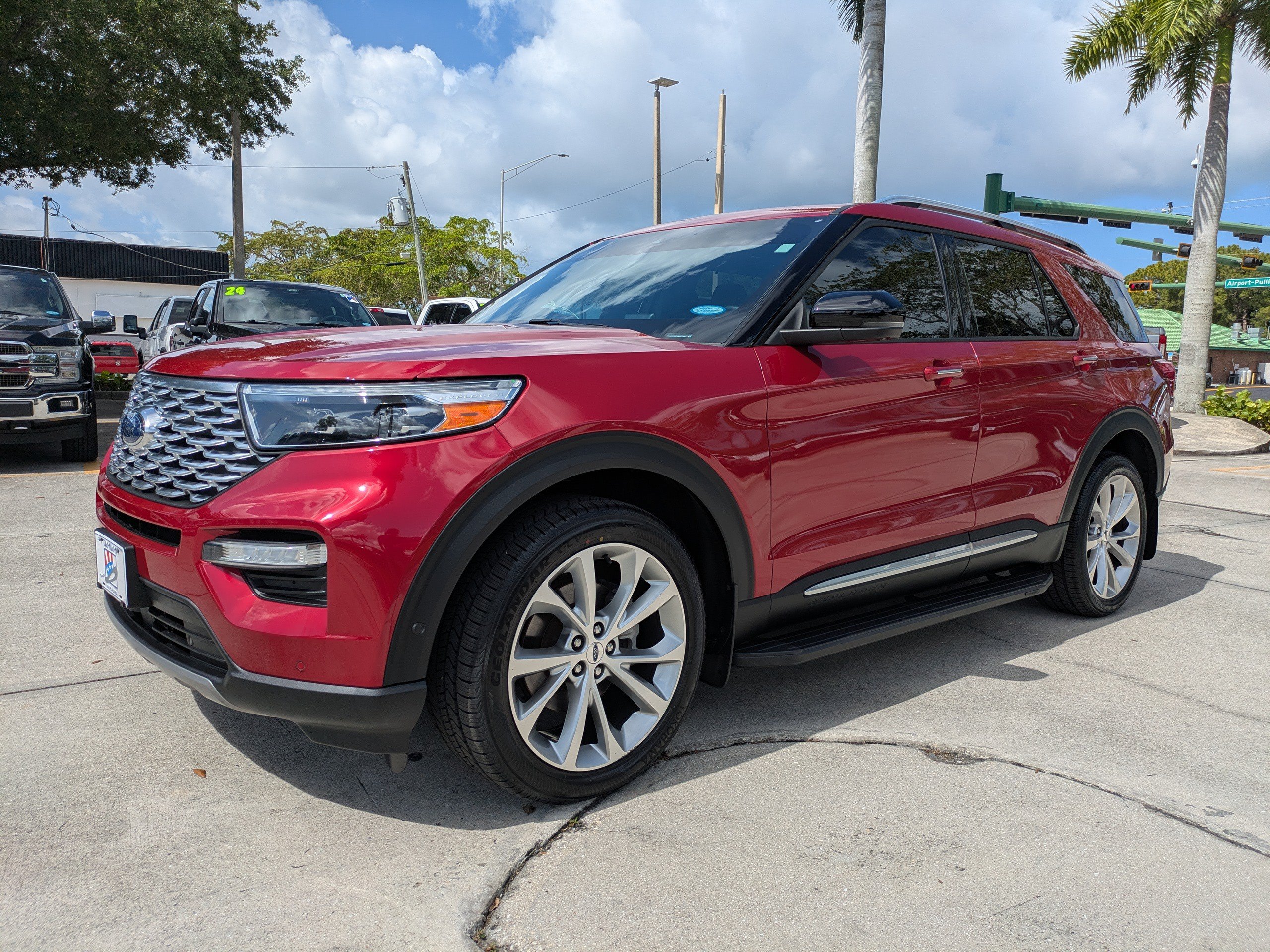 Certified 2022 Ford Explorer Platinum w/ Equipment Group 601A AWD/4WD image 7