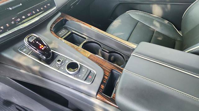 Used 2024 Cadillac Escalade Premium Luxury image 16