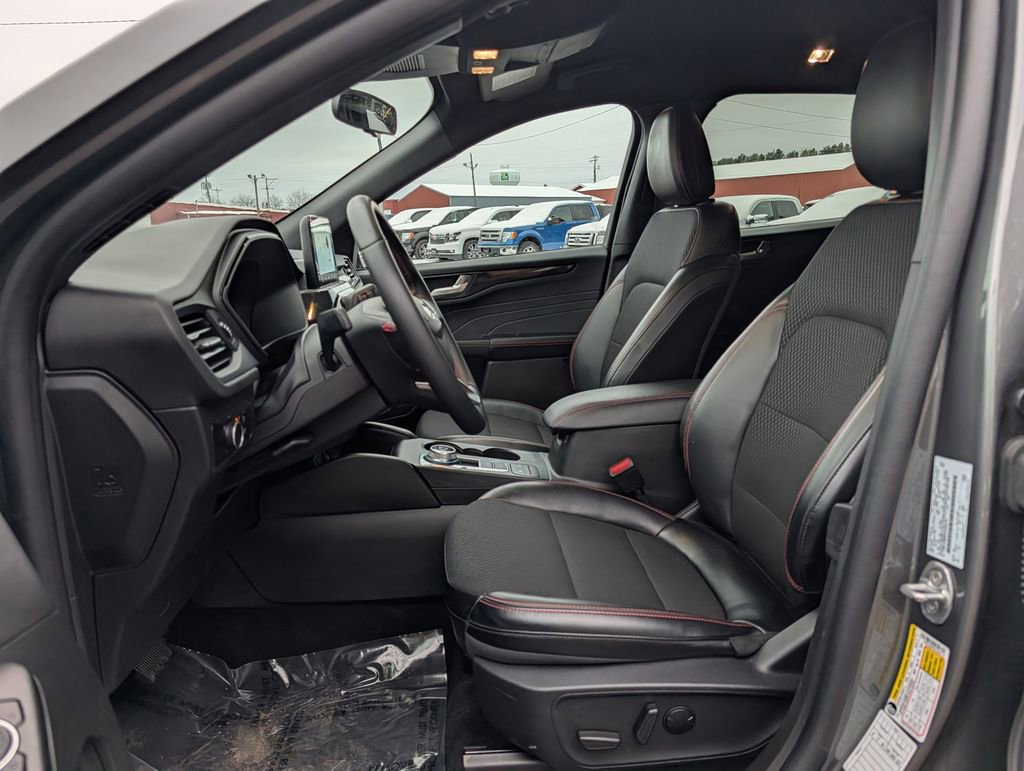Certified 2025 Ford Escape ST-Line AWD/4WD image 14