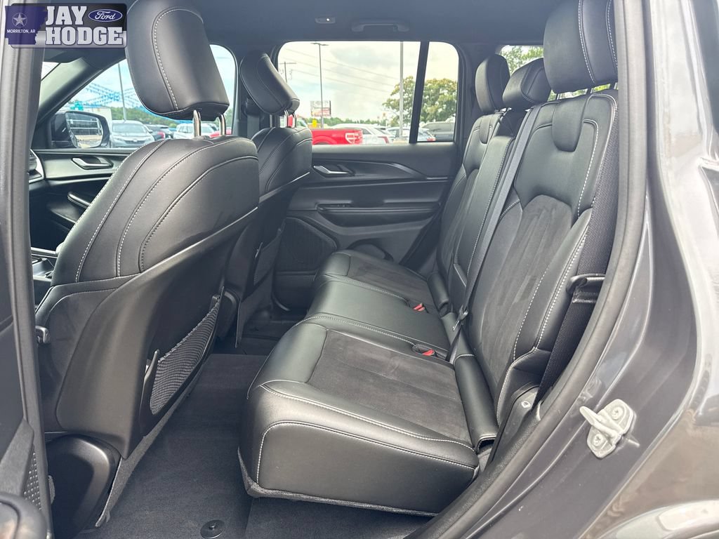 Used 2025 Jeep Grand Cherokee Altitude RWD image 27