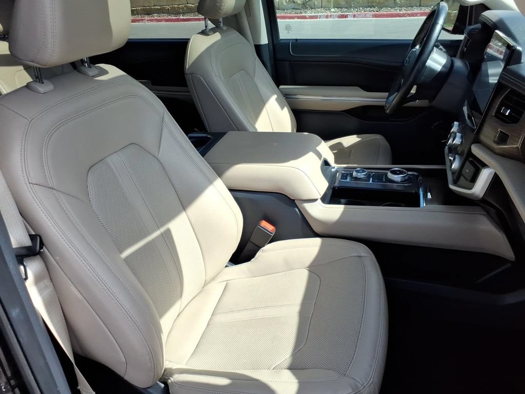 Certified 2022 Ford Expedition Limited AWD/4WD image 3