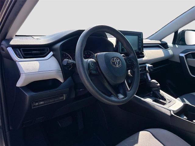 Used 2021 Toyota RAV4 XLE w/ Convenience Package FWD image 10