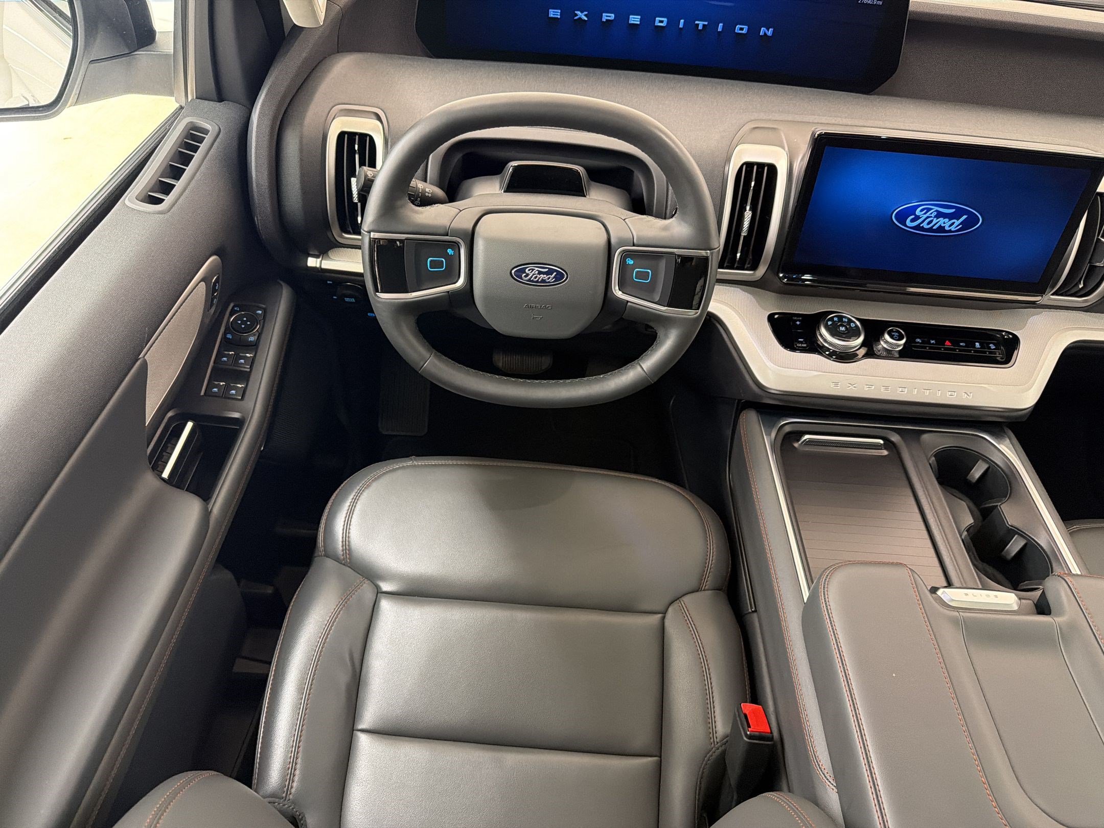 Certified 2025 Ford Expedition Active AWD/4WD image 4