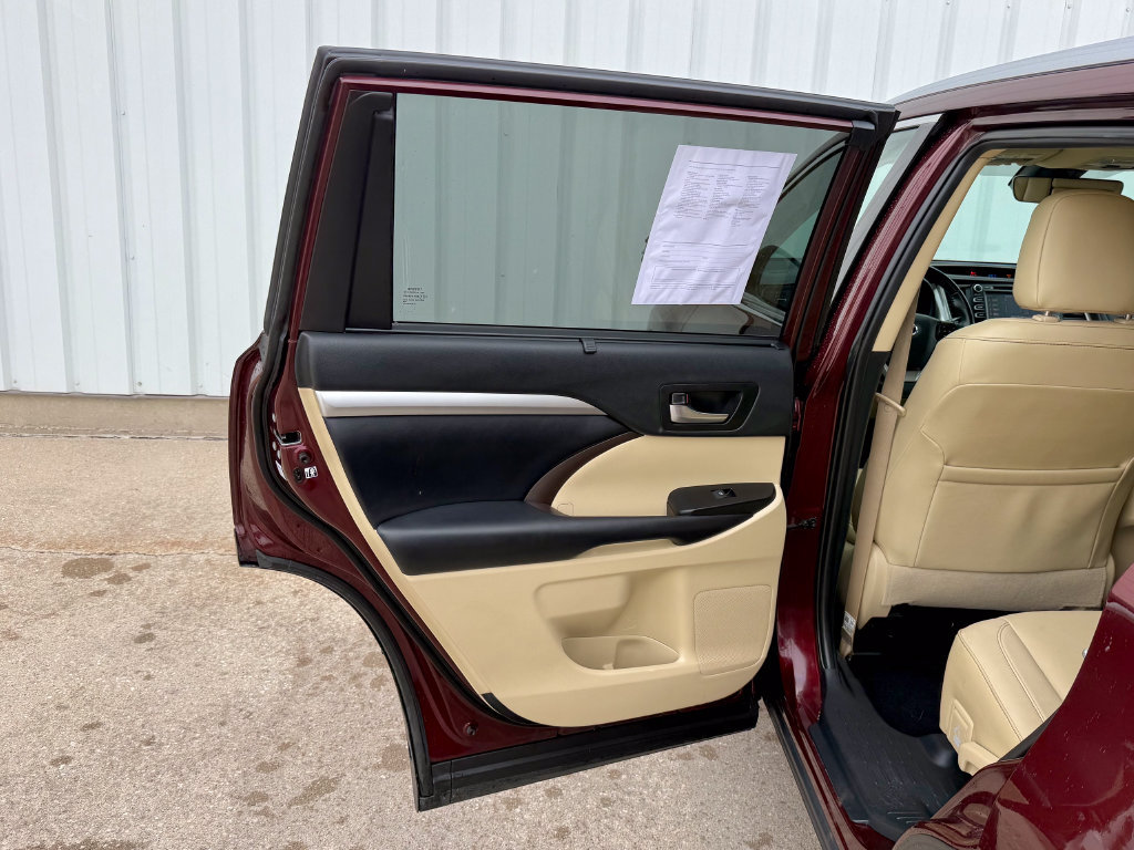 Used 2019 Toyota Highlander XLE AWD/4WD image 16