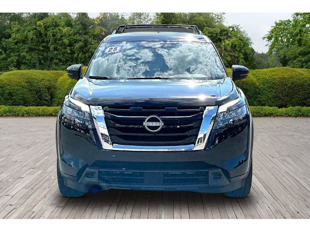 Used 2025 Nissan Pathfinder SV w/ SV Premium Package FWD image 2