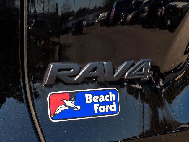 Used 2023 Toyota RAV4 XLE Premium image 10