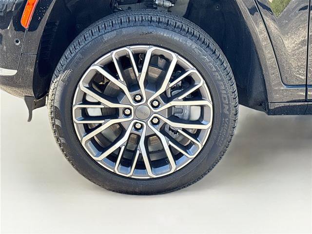 Used 2023 Jeep Grand Cherokee L Summit AWD/4WD image 35