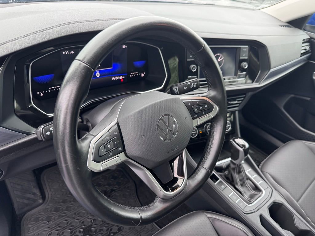 Used 2023 Volkswagen Jetta SE FWD image 28