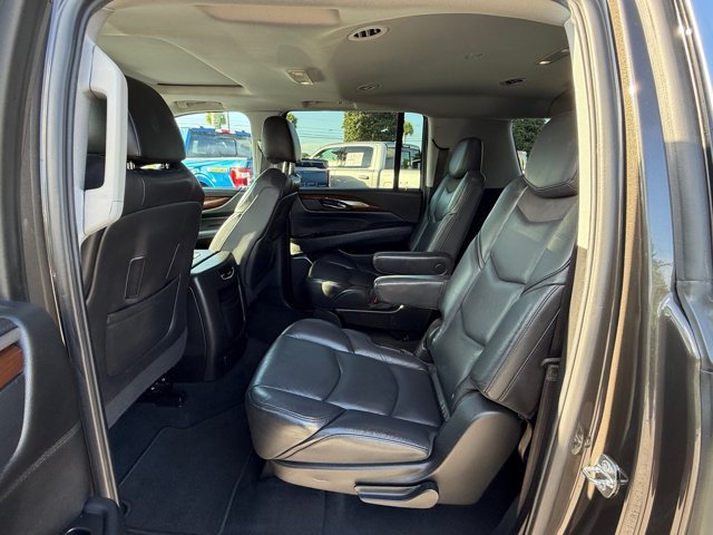 Used 2020 Cadillac Escalade ESV Luxury AWD/4WD image 17