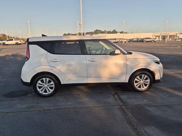 Used 2024 Kia Soul LX FWD image 3