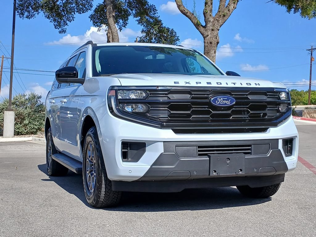 Certified 2025 Ford Expedition Active RWD image 1