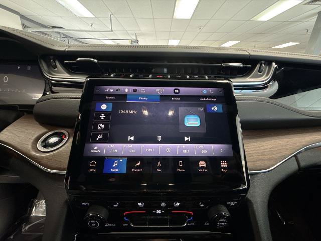 Used 2024 Jeep Grand Cherokee Summit w/ Luxury Tech Group V AWD/4WD image 19
