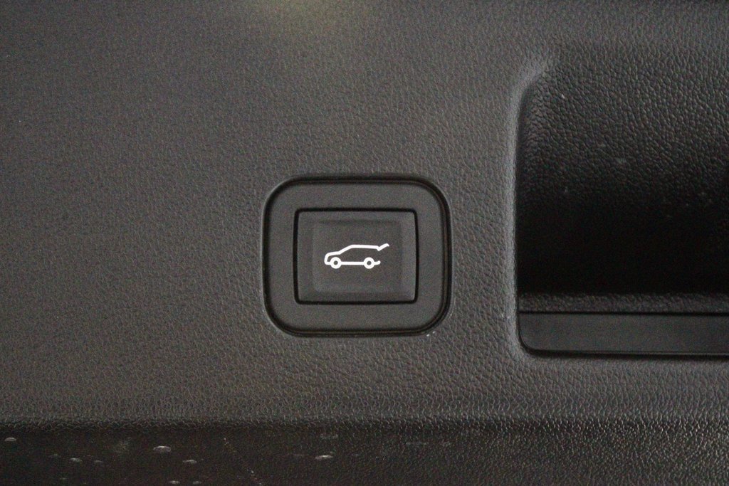 Used 2025 Chevrolet Equinox EV RS w/ LPO, Trailering Package image 21