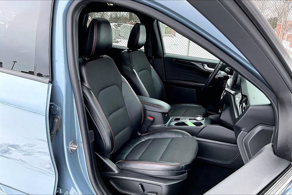 Certified 2023 Ford Escape ST-Line Select w/ Tech Pack #2 image 7