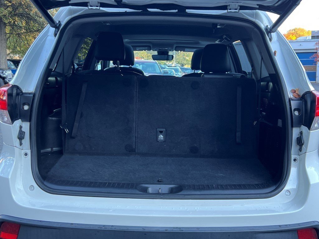 Used 2019 Toyota Highlander XLE image 17