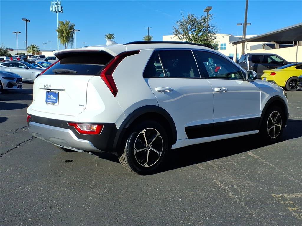 Used 2023 Kia Niro EX image 6
