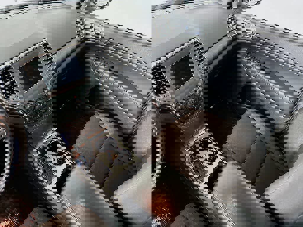 Used 2021 Jeep Grand Cherokee Laredo image 14